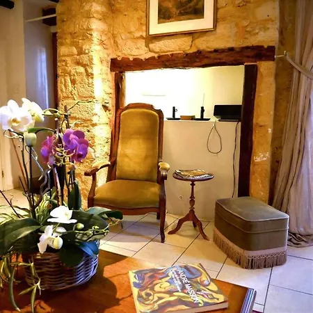 Town House, Gite De Charme 펜션 사흘라 라 카네다